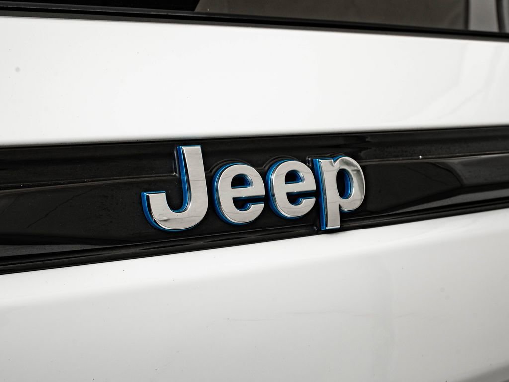 Used 2022 Jeep Grand Cherokee Limited 4xe w/ Luxury Tech Group II AWD/4WD image 18
