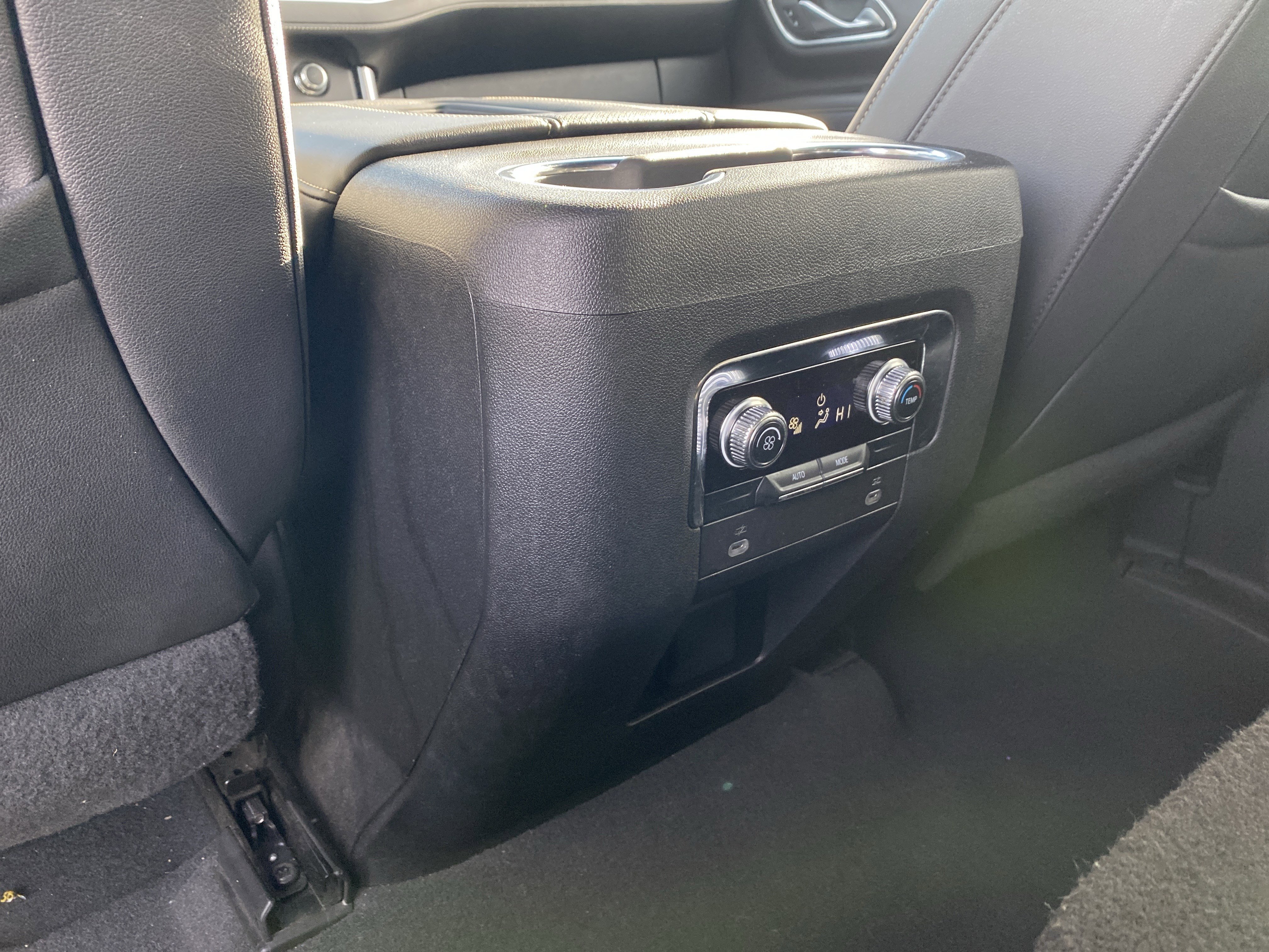 Used 2023 GMC Yukon SLT image 37