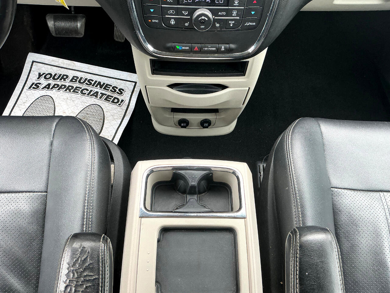 Used 2013 Chrysler Town & Country Touring-L w/ Driver Convenience Group image 19