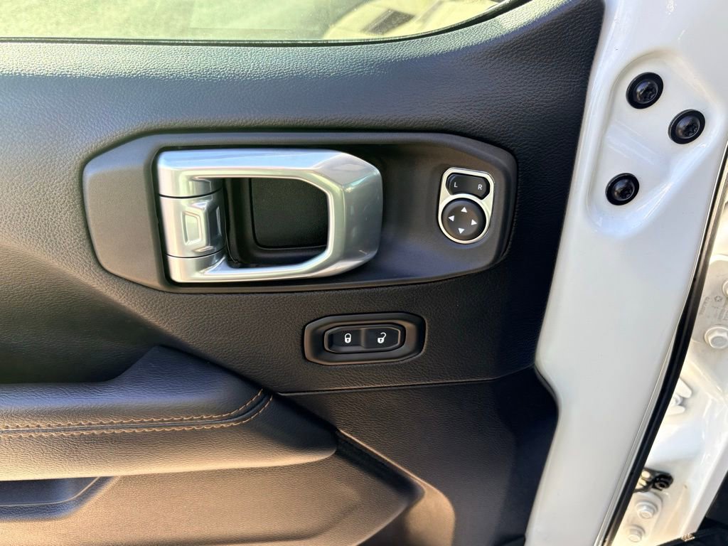 Used 2022 Jeep Wrangler Unlimited Sahara image 22