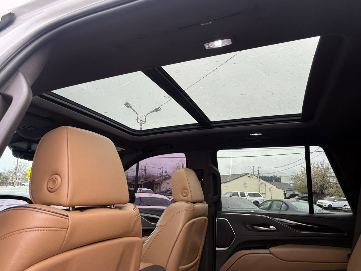 Used 2021 Cadillac Escalade Premium Luxury image 8