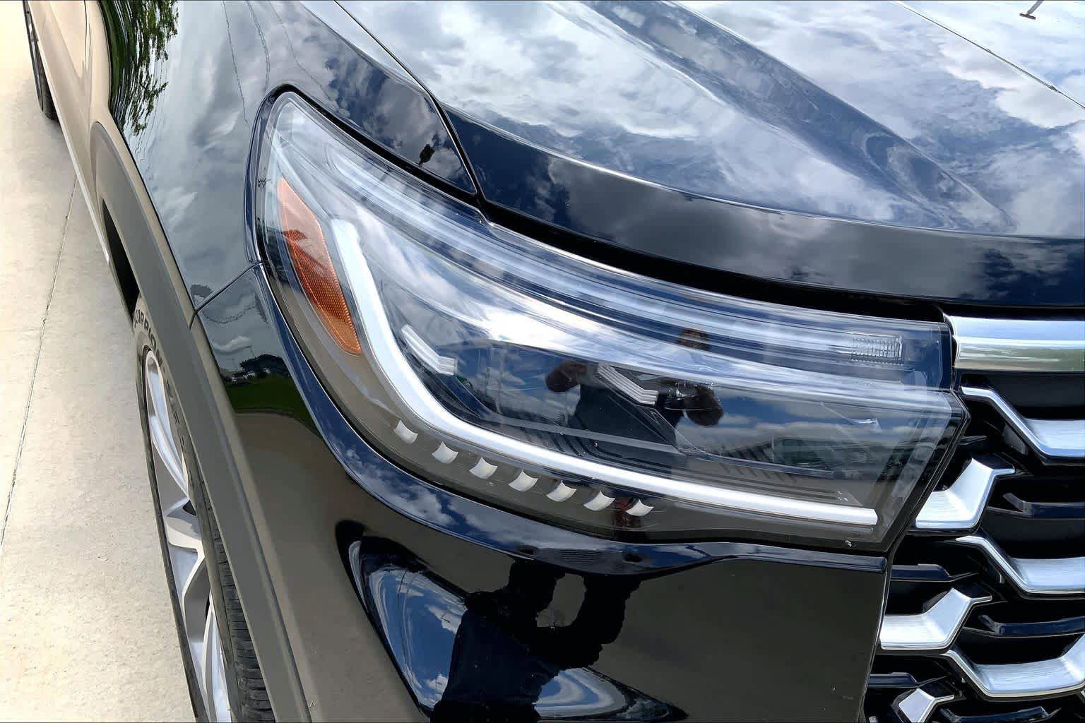 Used 2025 Ford Explorer Platinum w/ Ultimate Package AWD/4WD image 26