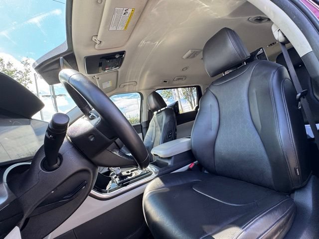 Certified 2023 Kia Carnival SX FWD image 17