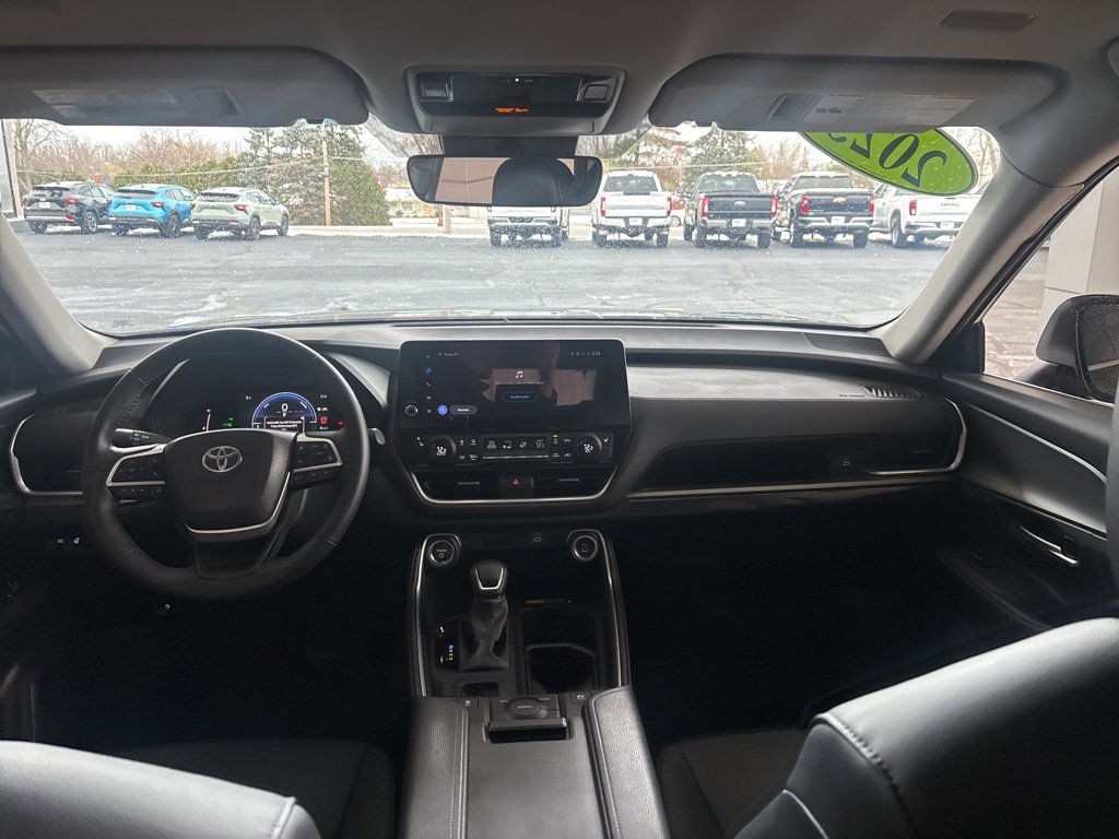 Used 2025 Toyota Grand Highlander AWD Hybrid image 25