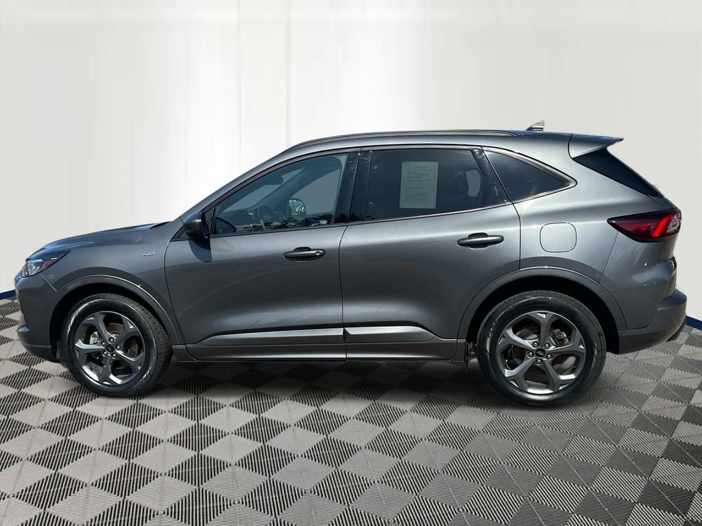 Used 2023 Ford Escape ST-Line Select AWD/4WD image 2