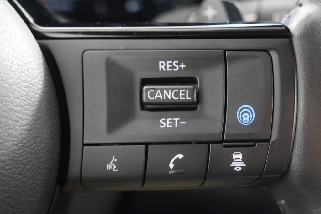 Used 2024 Nissan Rogue Platinum w/ Platinum Premium Package AWD/4WD image 12