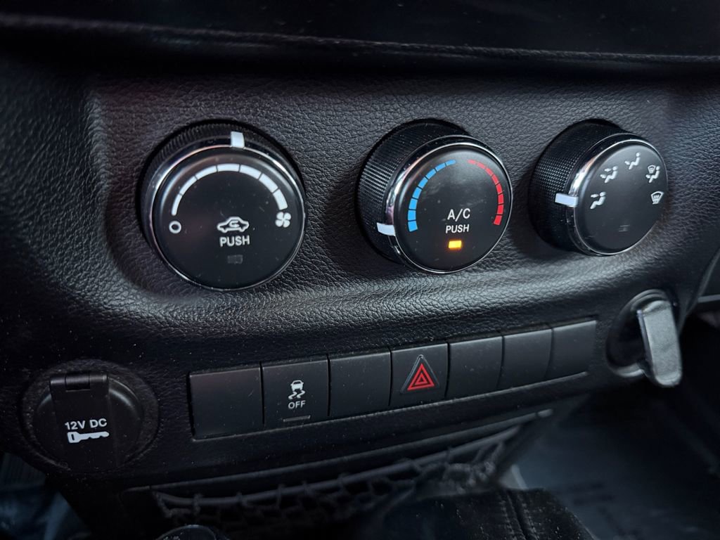 Used 2015 Jeep Wrangler Unlimited Sport w/ Connectivity Group AWD/4WD image 24