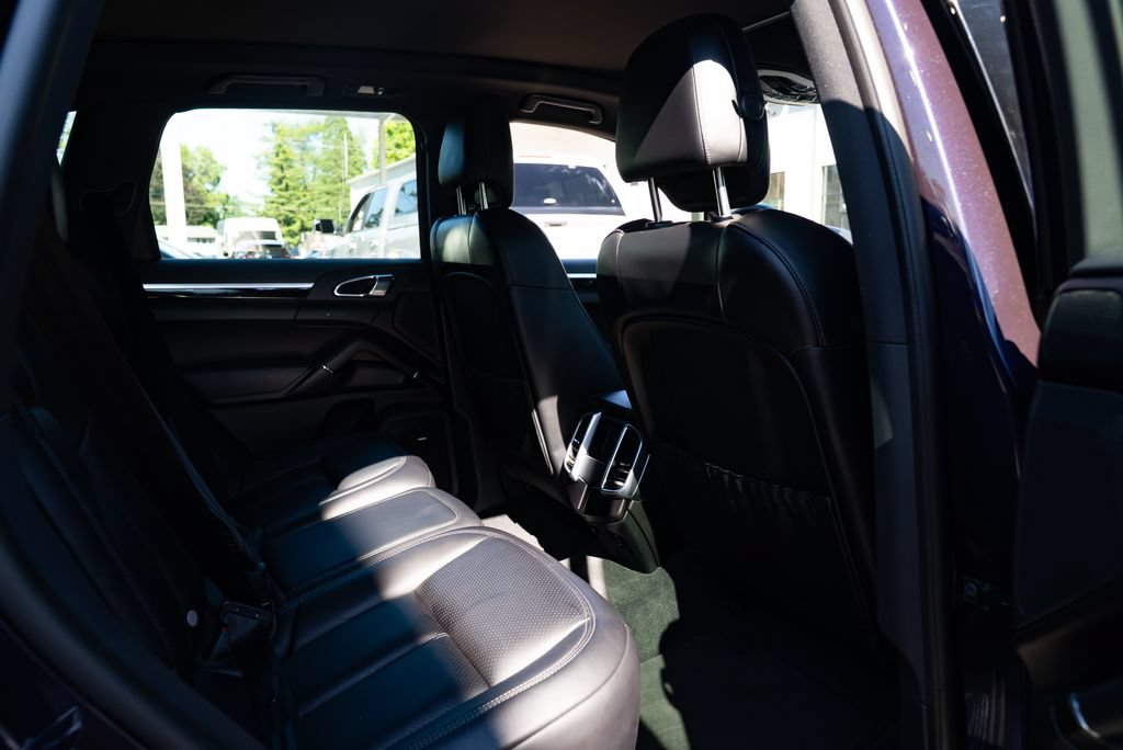 Used 2017 Porsche Cayenne AWD/4WD image 25