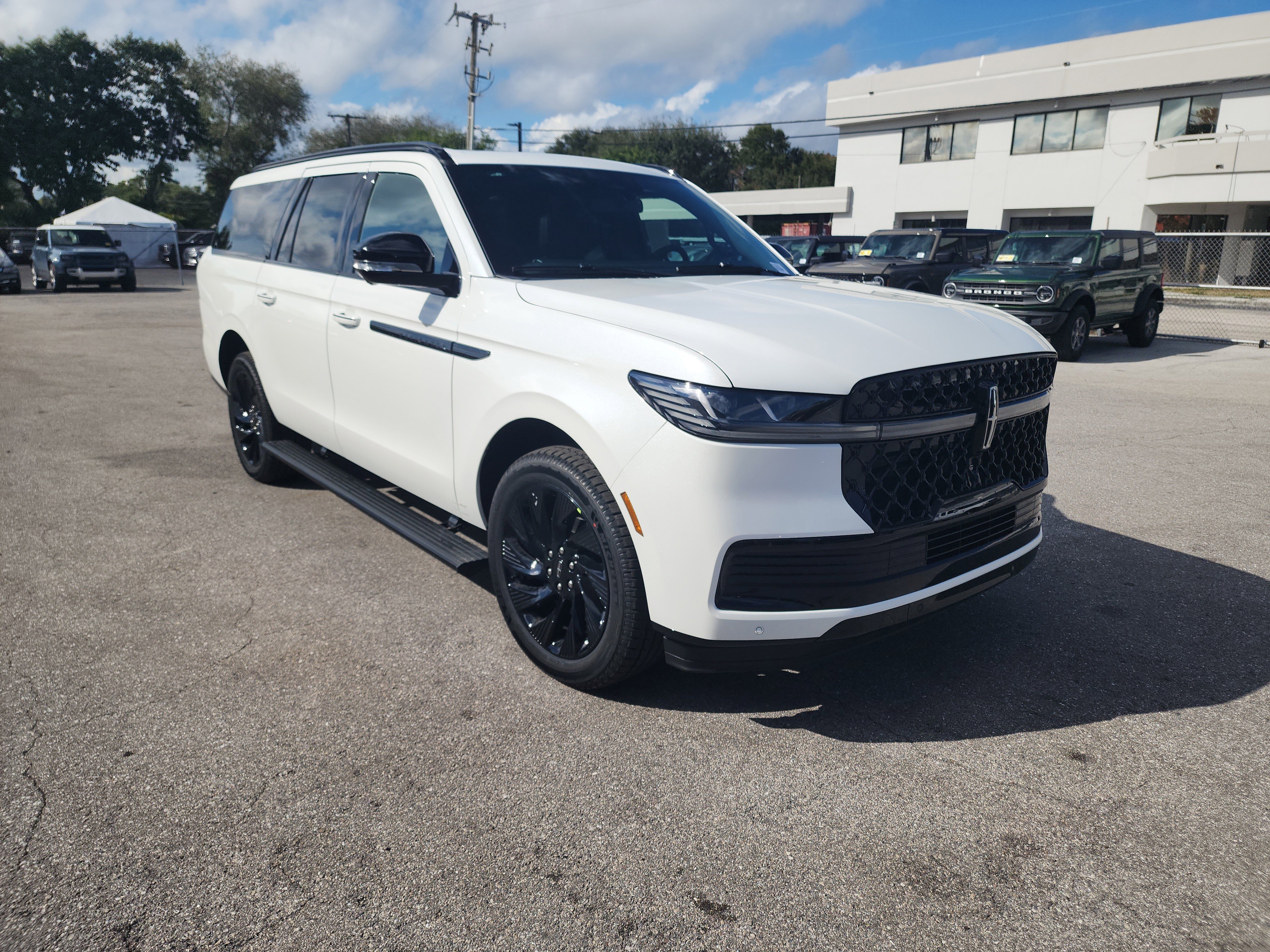 New 2026 Lincoln Navigator L Reserve w/ Jet Appearance Package image 8