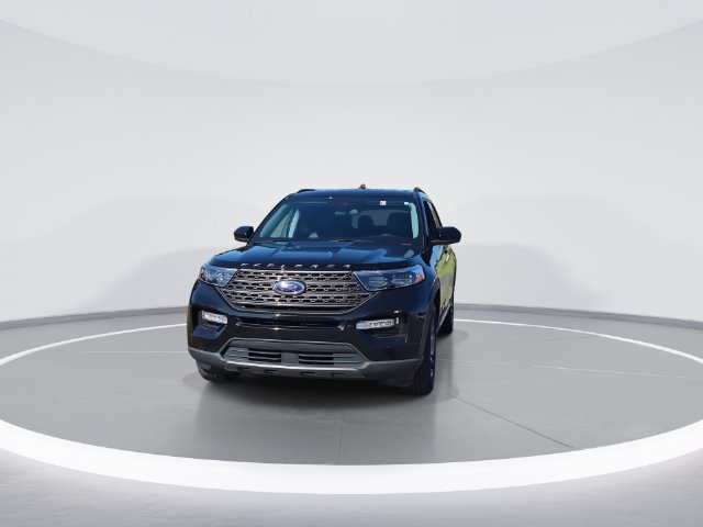 Used 2024 Ford Explorer XLT w/ Equipment Group 202A AWD/4WD image 3