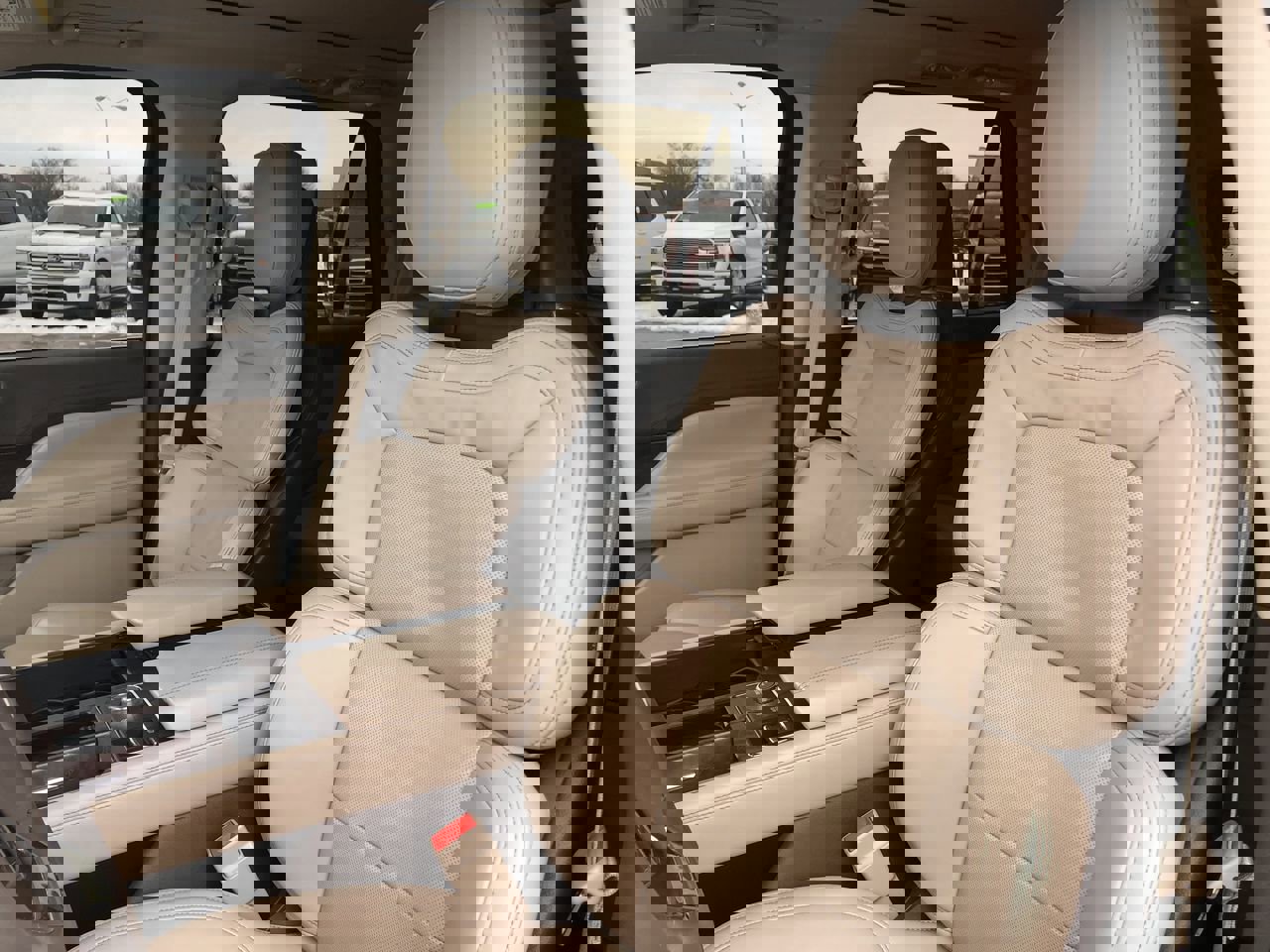 Used 2024 Lincoln Navigator Reserve image 12