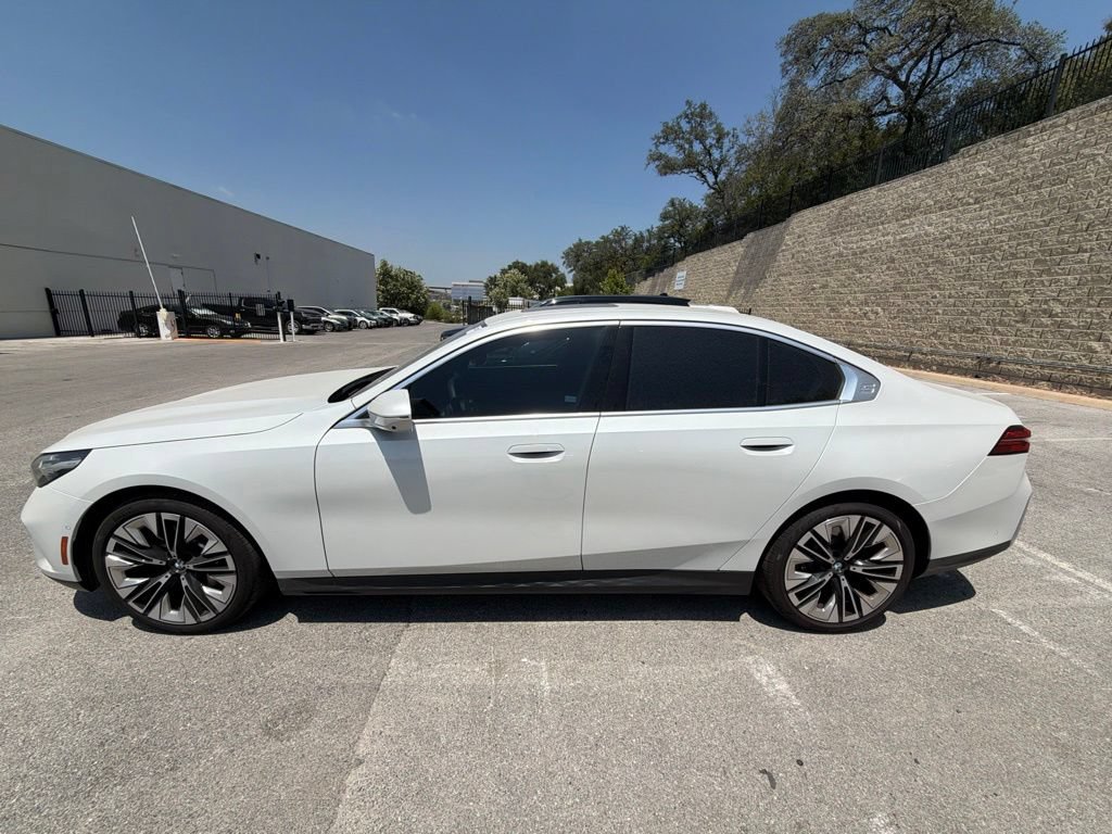 Certified 2025 BMW 530i w/ Premium Package RWD image 2