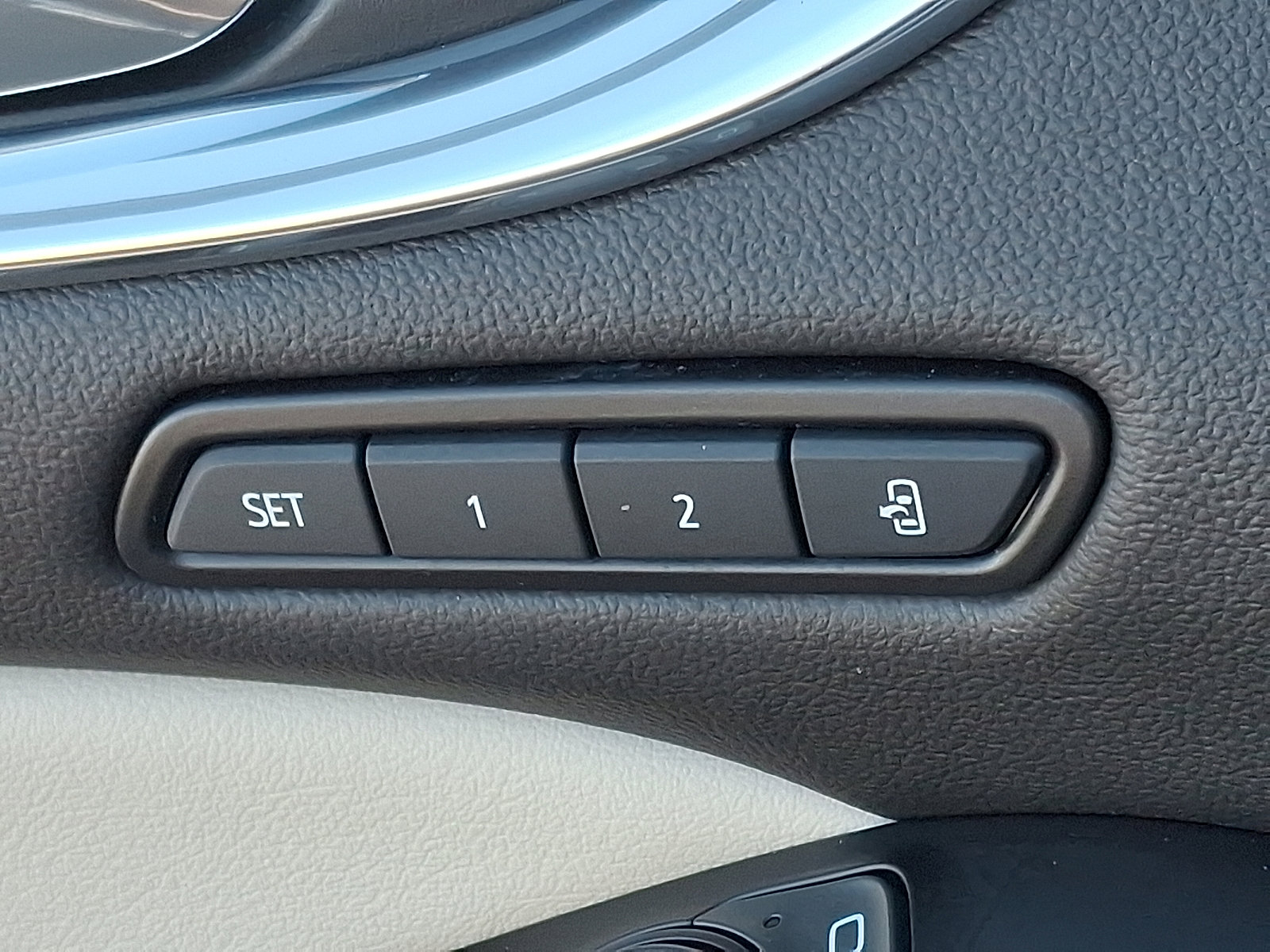 Used 2023 Buick Enclave Avenir w/ Avenir Technology Package image 28