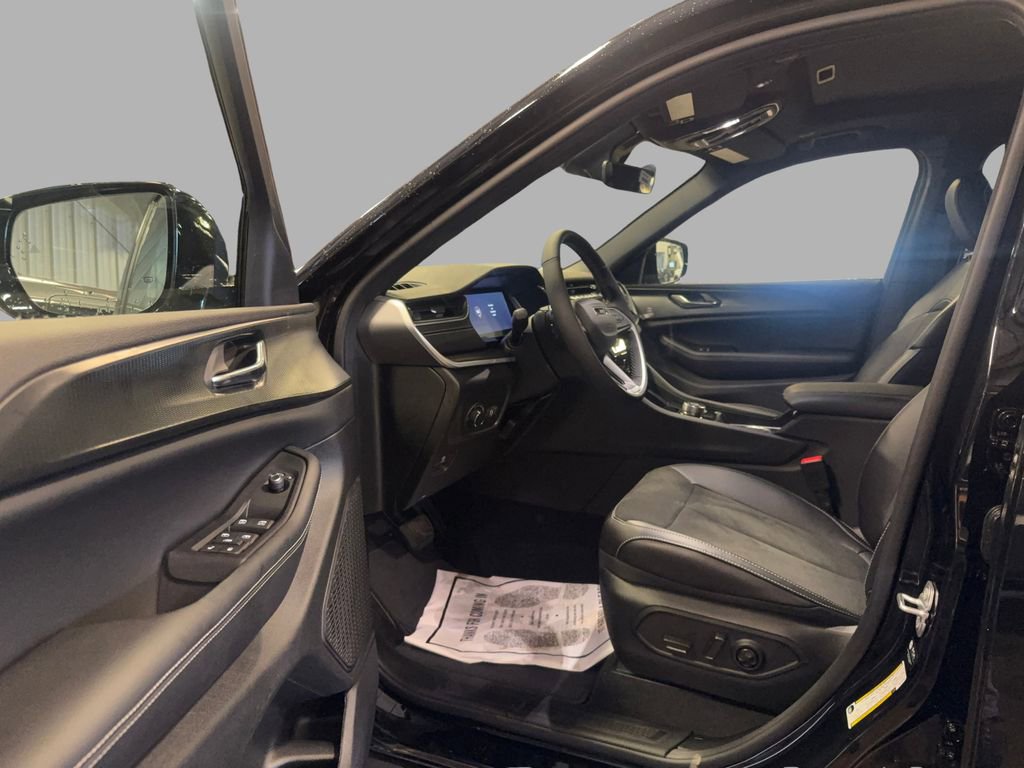 New 2025 Jeep Grand Cherokee L Altitude image 17