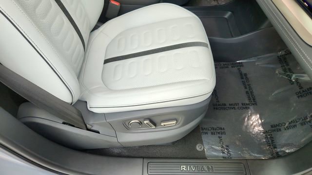 Used 2023 Rivian R1T Adventure image 23