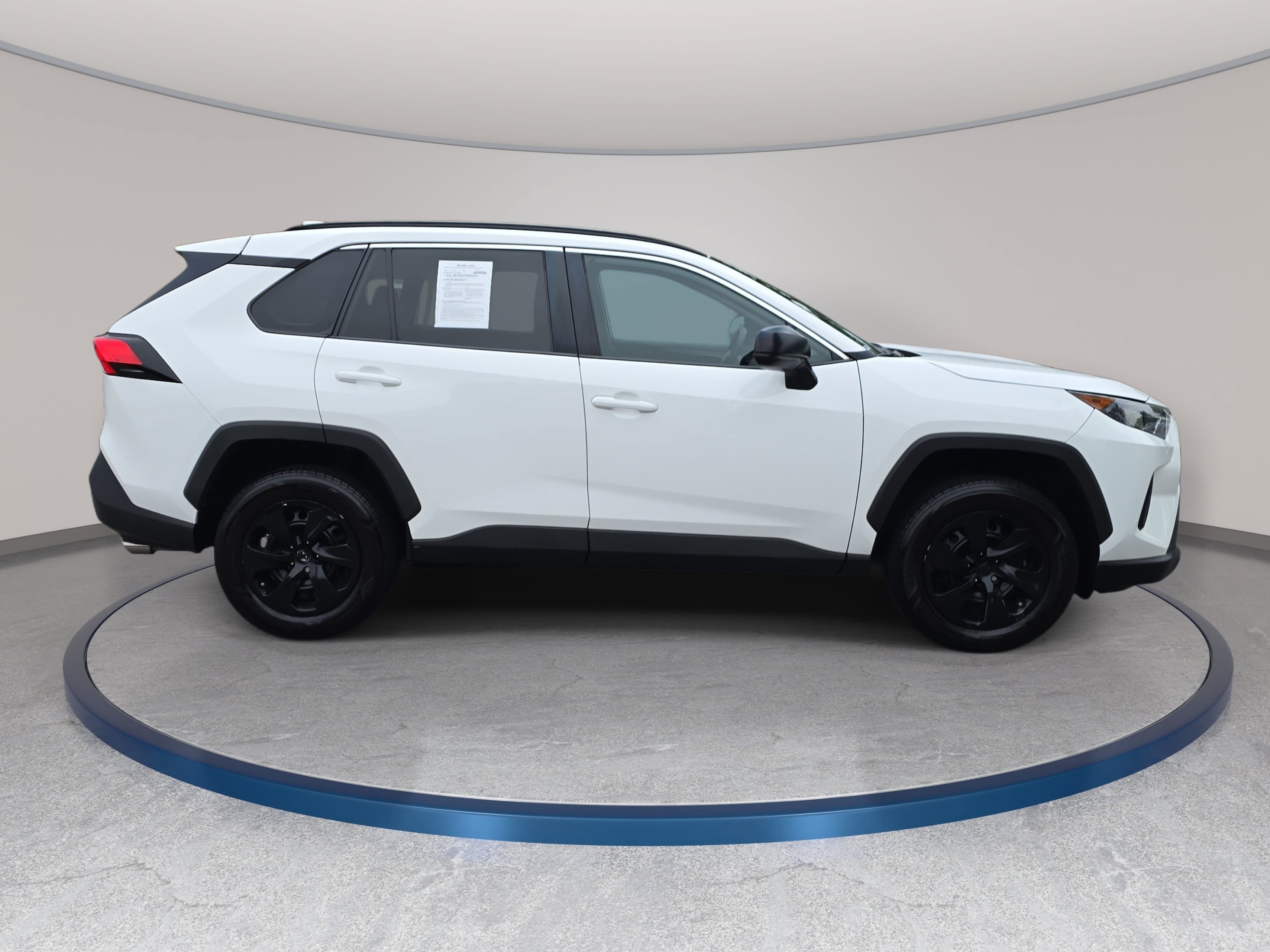 Used 2020 Toyota RAV4 LE FWD image 4