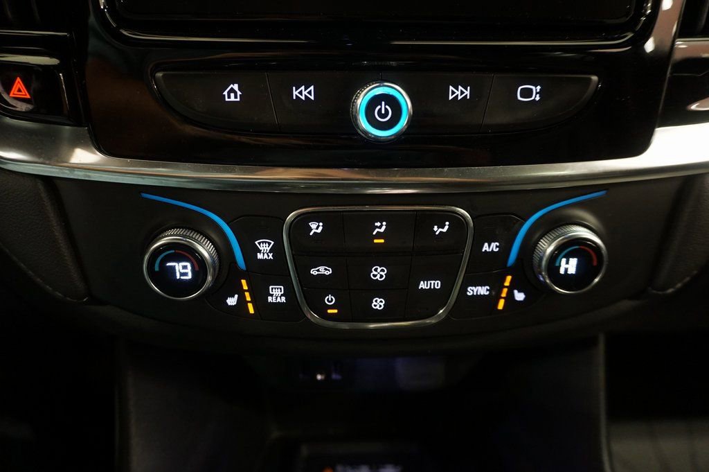 Certified 2023 Chevrolet Traverse LT w/ Rear Camera Mirror Package image 16