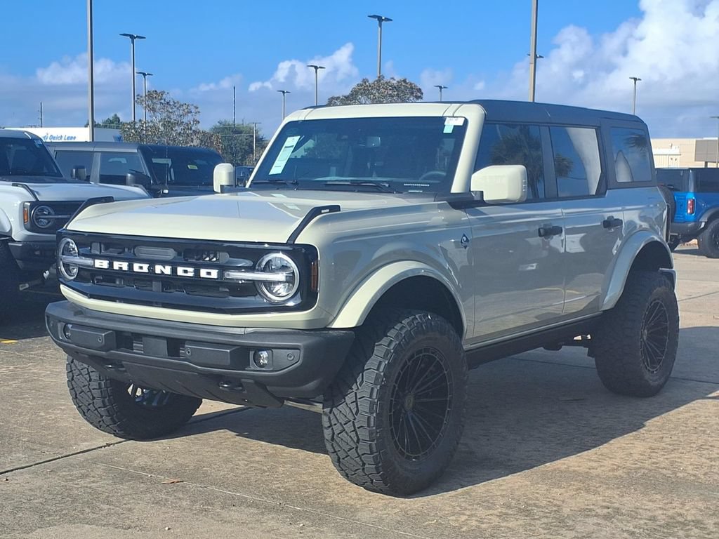 New 2026 Ford Bronco Outer Banks AWD/4WD image 1
