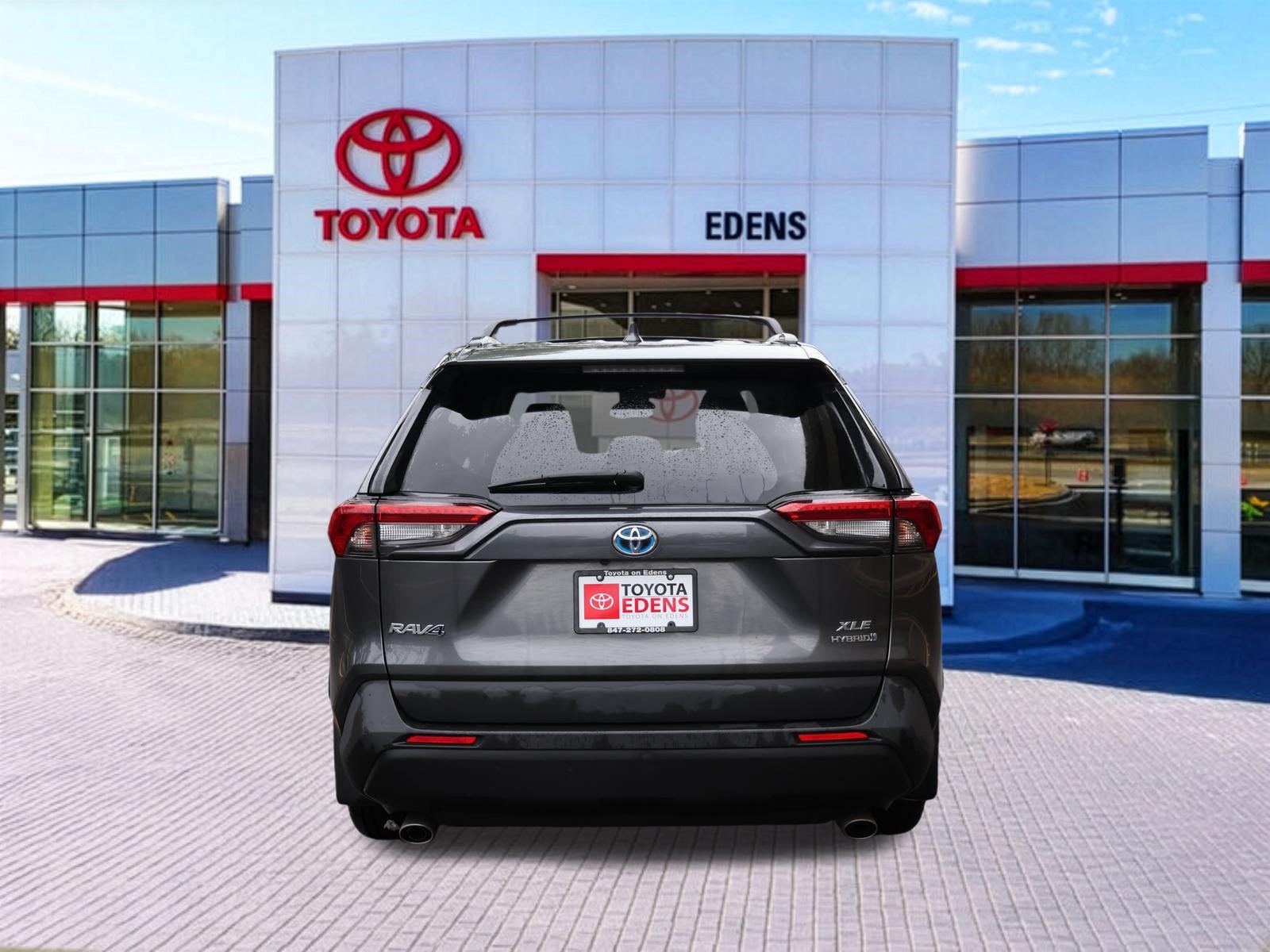 Used 2021 Toyota RAV4 XLE Premium AWD/4WD image 4