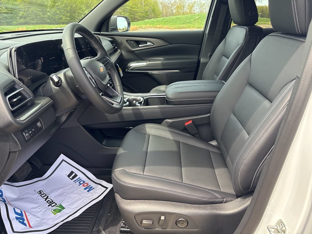 New 2026 Chevrolet Traverse LT w/ Sun and Wheel Package FWD image 16