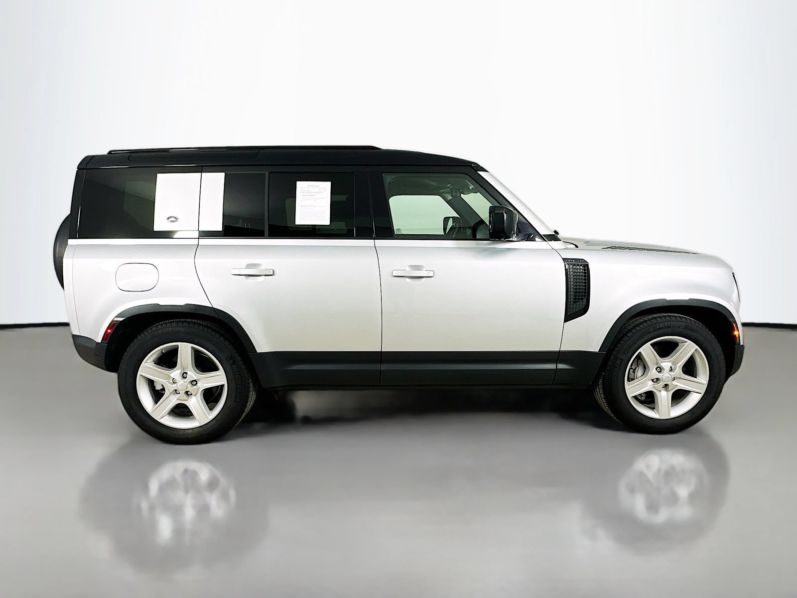Used 2020 Land Rover Defender 110 SE AWD/4WD image 4