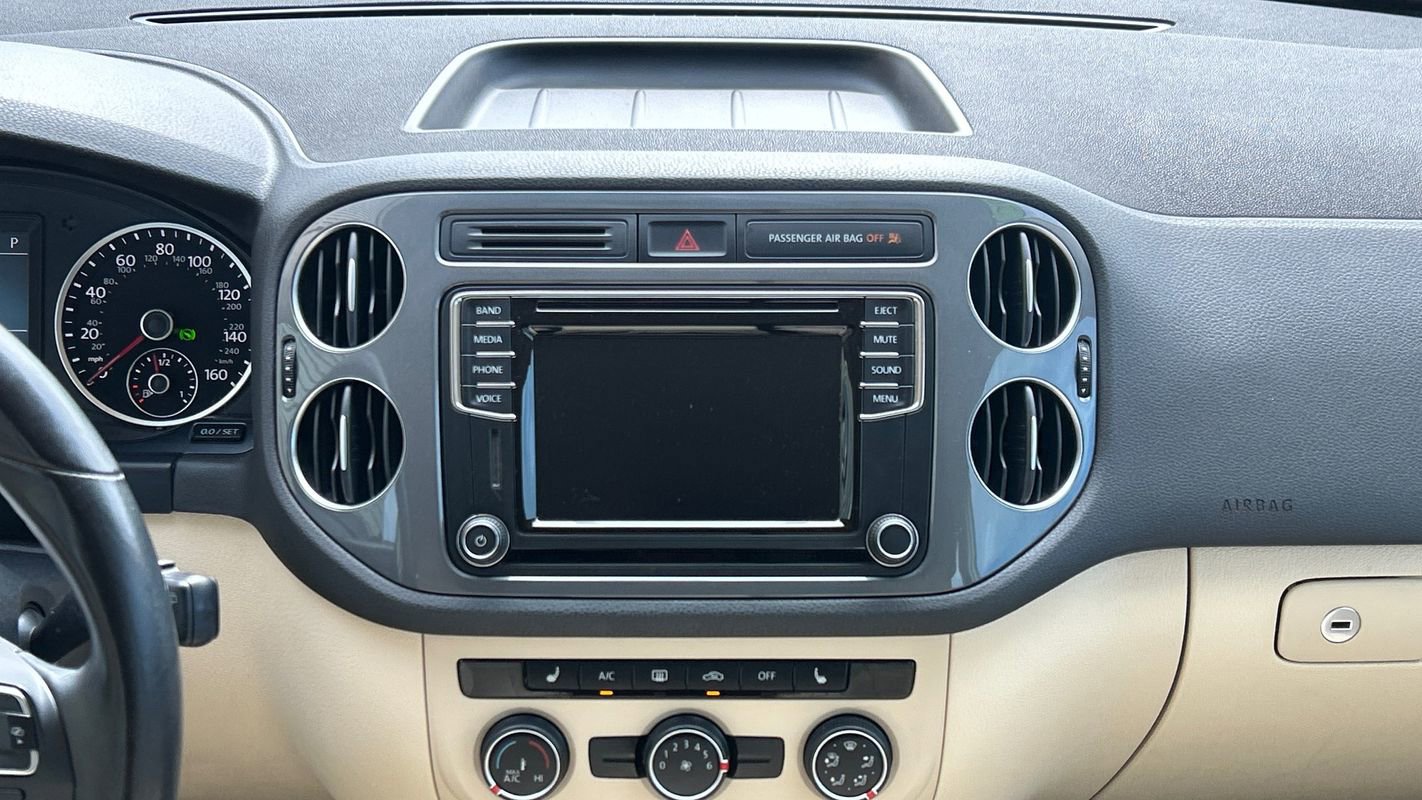 Used 2017 Volkswagen Tiguan S image 19