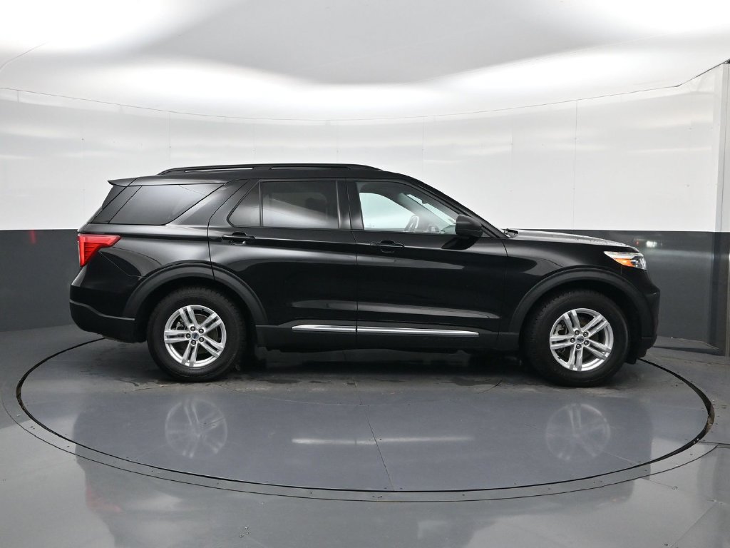 Used 2024 Ford Explorer XLT w/ Equipment Group 202A RWD image 11