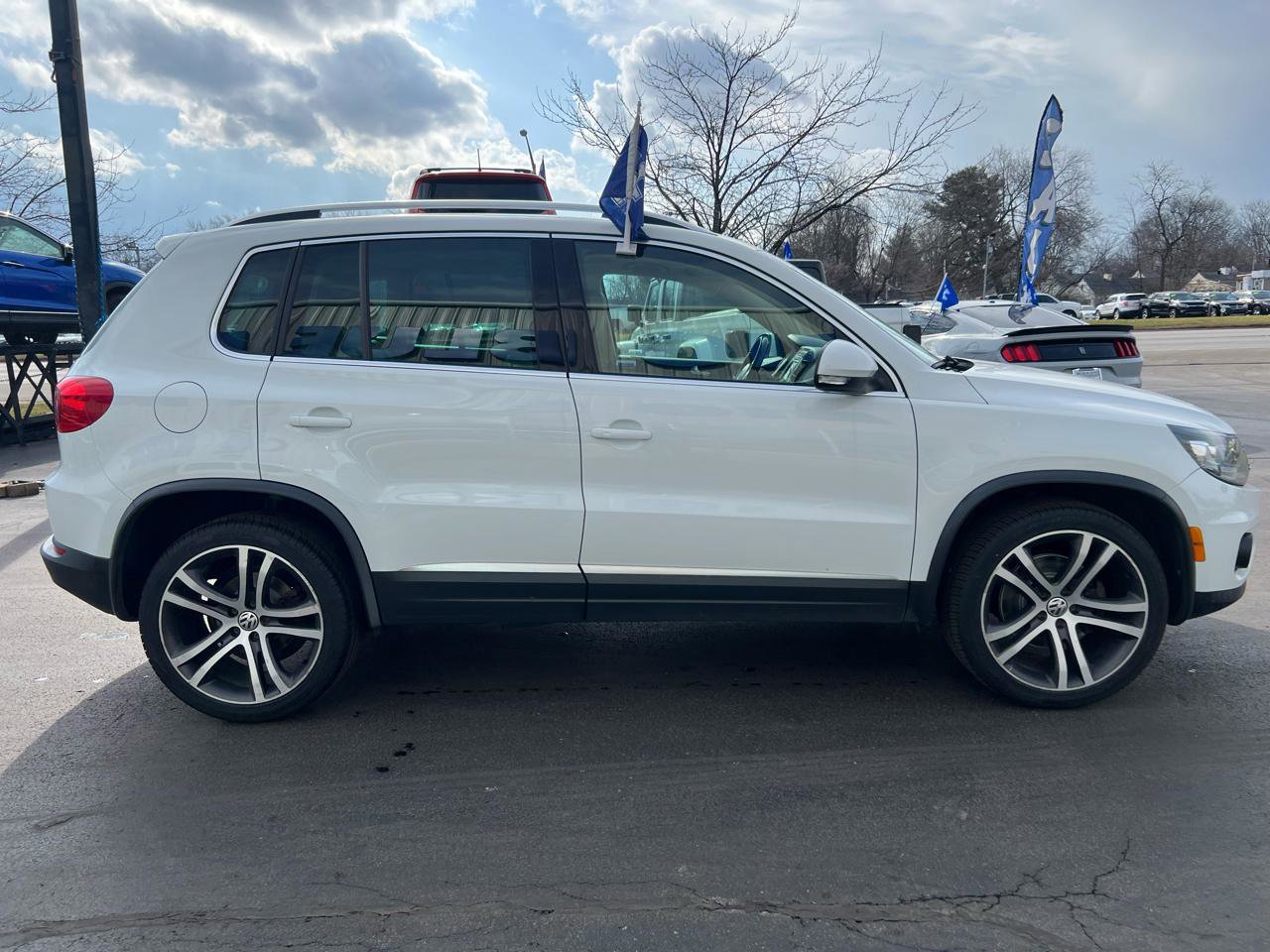 Used 2017 Volkswagen Tiguan SEL image 6
