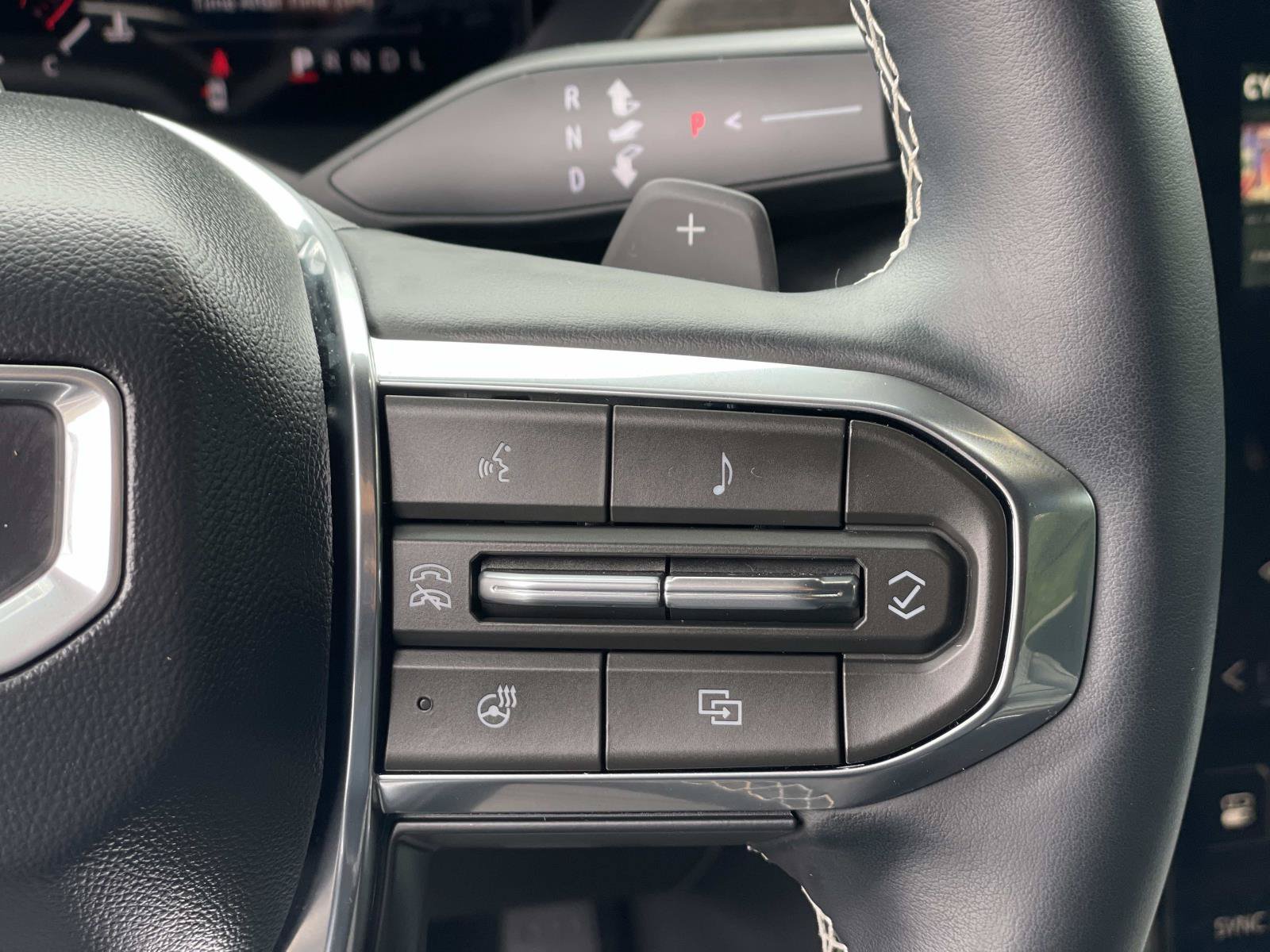 Used 2026 GMC Acadia Denali w/ Super Cruise Package FWD image 12