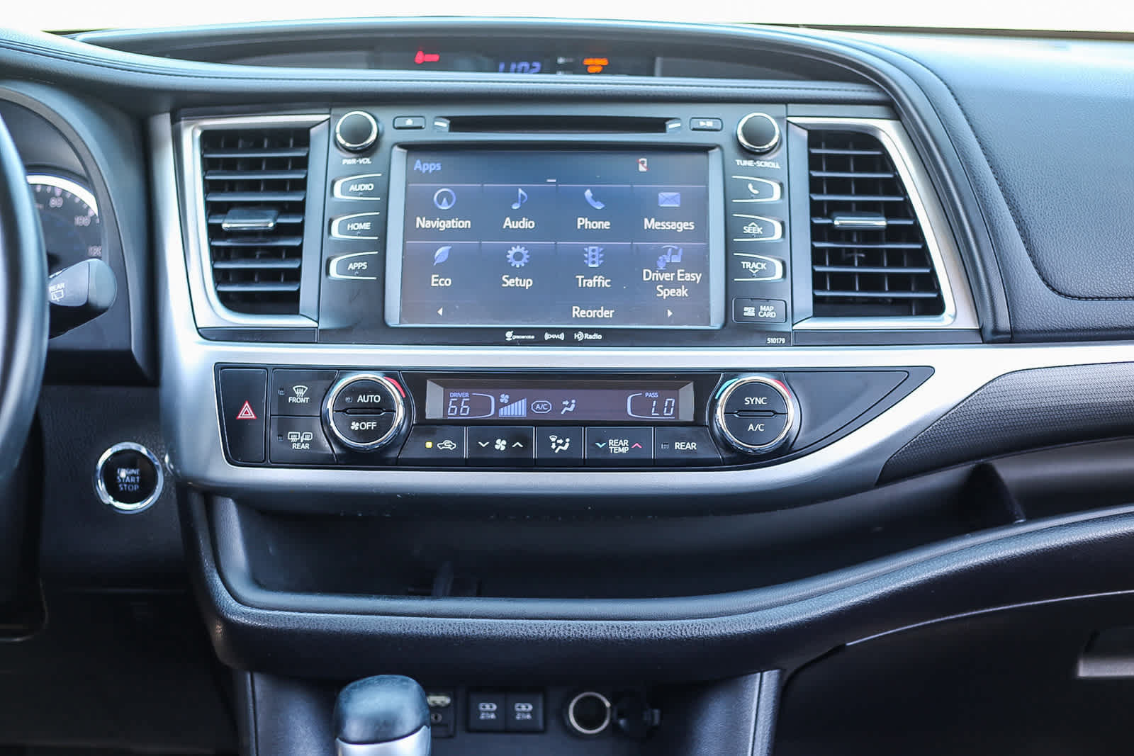 Used 2018 Toyota Highlander SE w/ Carpet Mat Package (TMS) FWD image 14