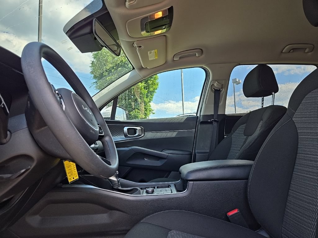 Used 2023 Kia Sorento LX AWD/4WD image 33