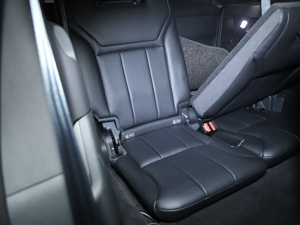 Used 2017 Land Rover Discovery SE AWD/4WD image 31