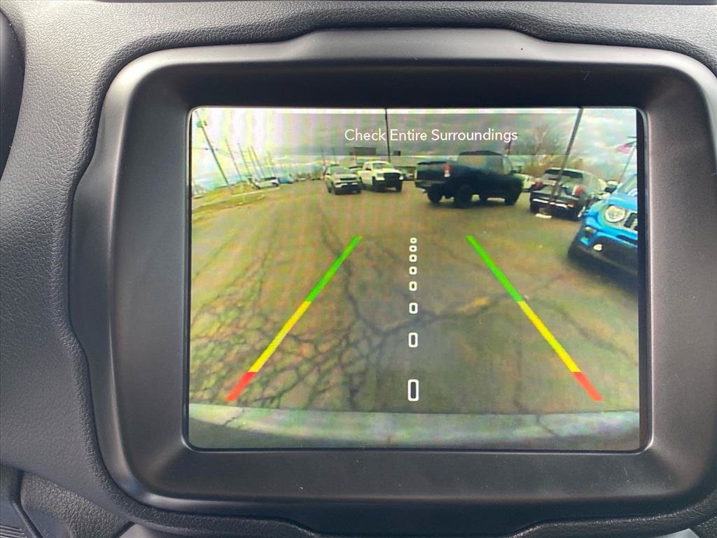 Certified 2023 Jeep Renegade Latitude w/ Premium Group AWD/4WD image 17