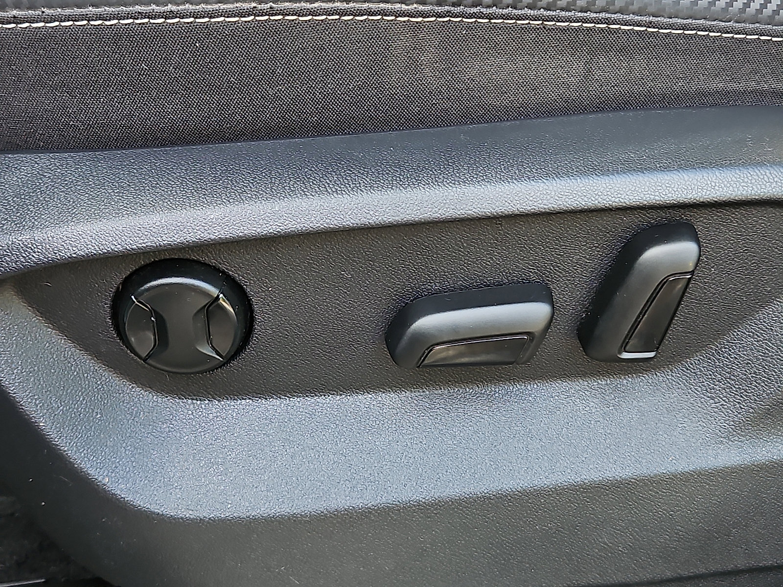 Used 2021 Volkswagen Atlas Cross Sport SE image 25