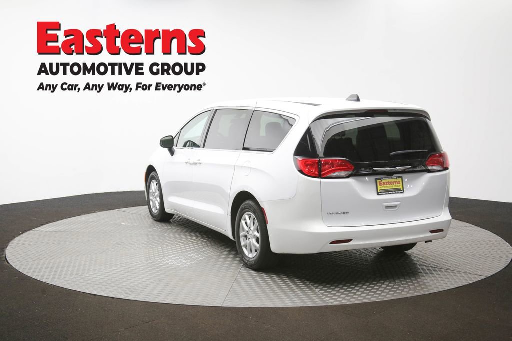 Used 2022 Chrysler Voyager LX image 62