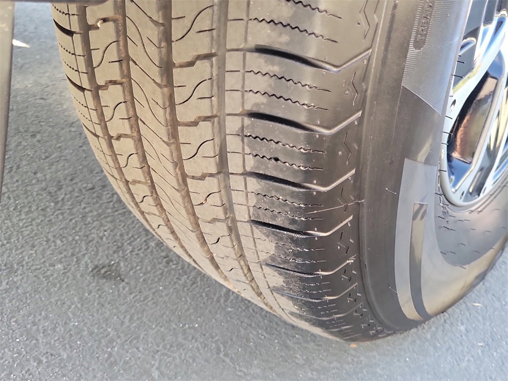 Used 2023 Nissan Titan SV image 26