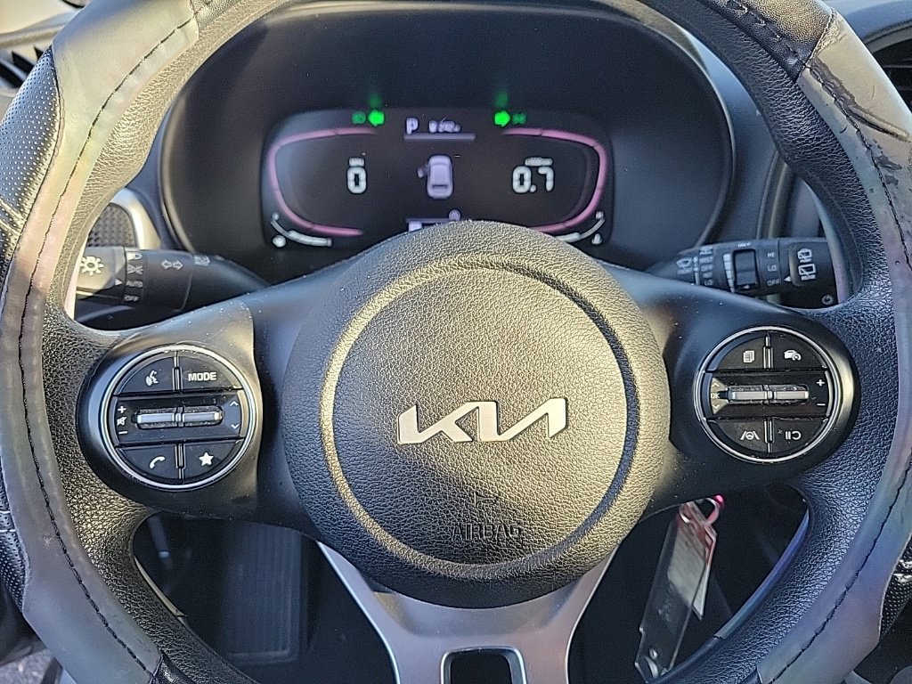 Used 2023 Kia Soul LX w/ LX Technology Package FWD image 9