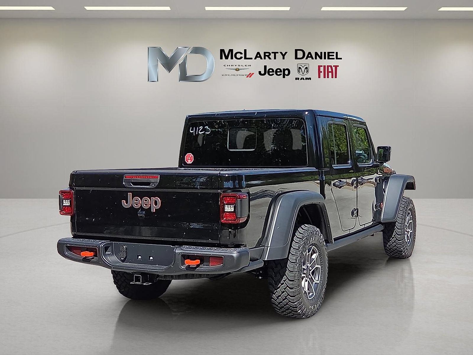 New 2025 Jeep Gladiator Mojave w/ Steel Bumper Group AWD/4WD image 5