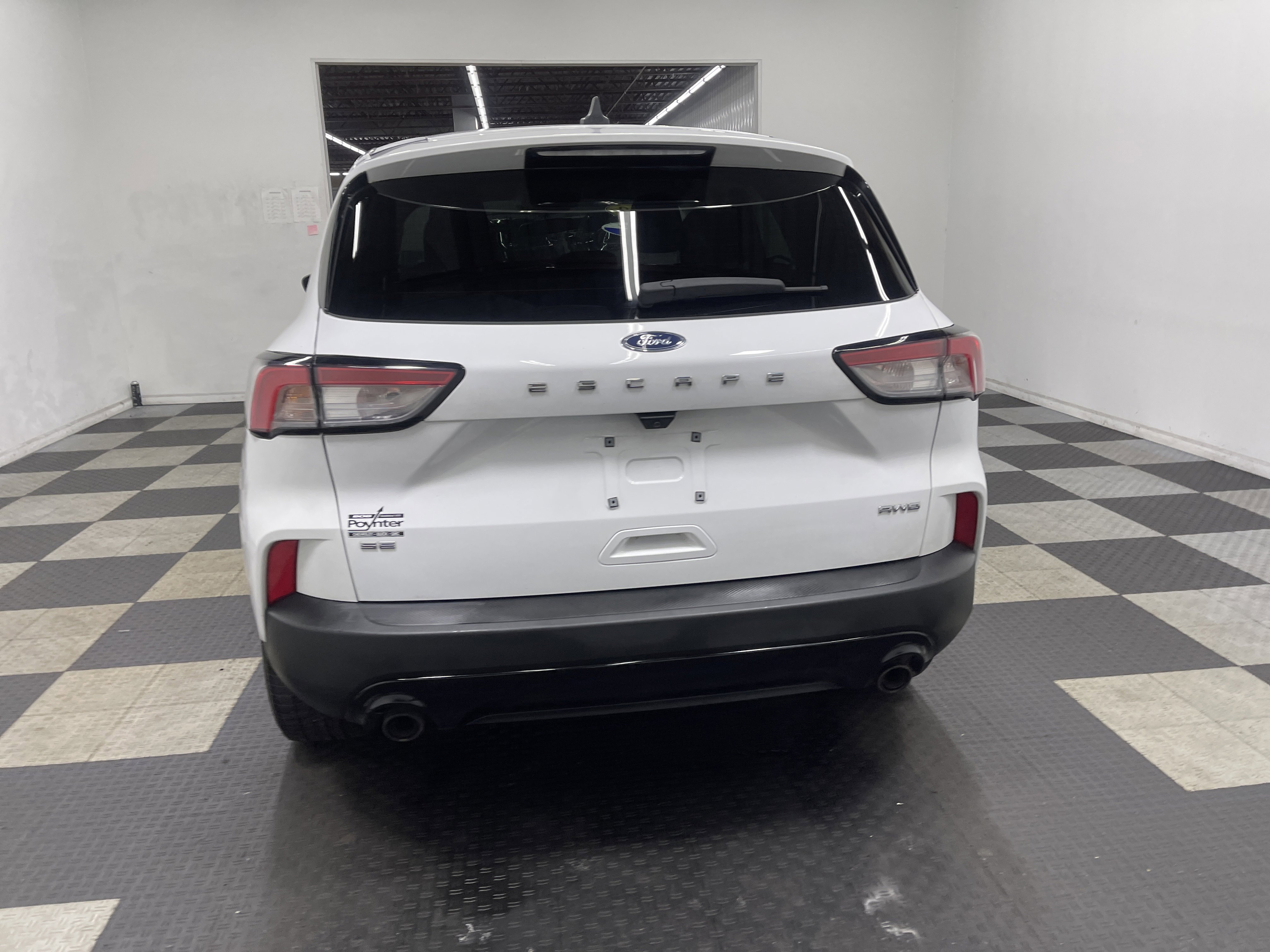 Used 2022 Ford Escape SE w/ SE Sport Appearance Package image 3