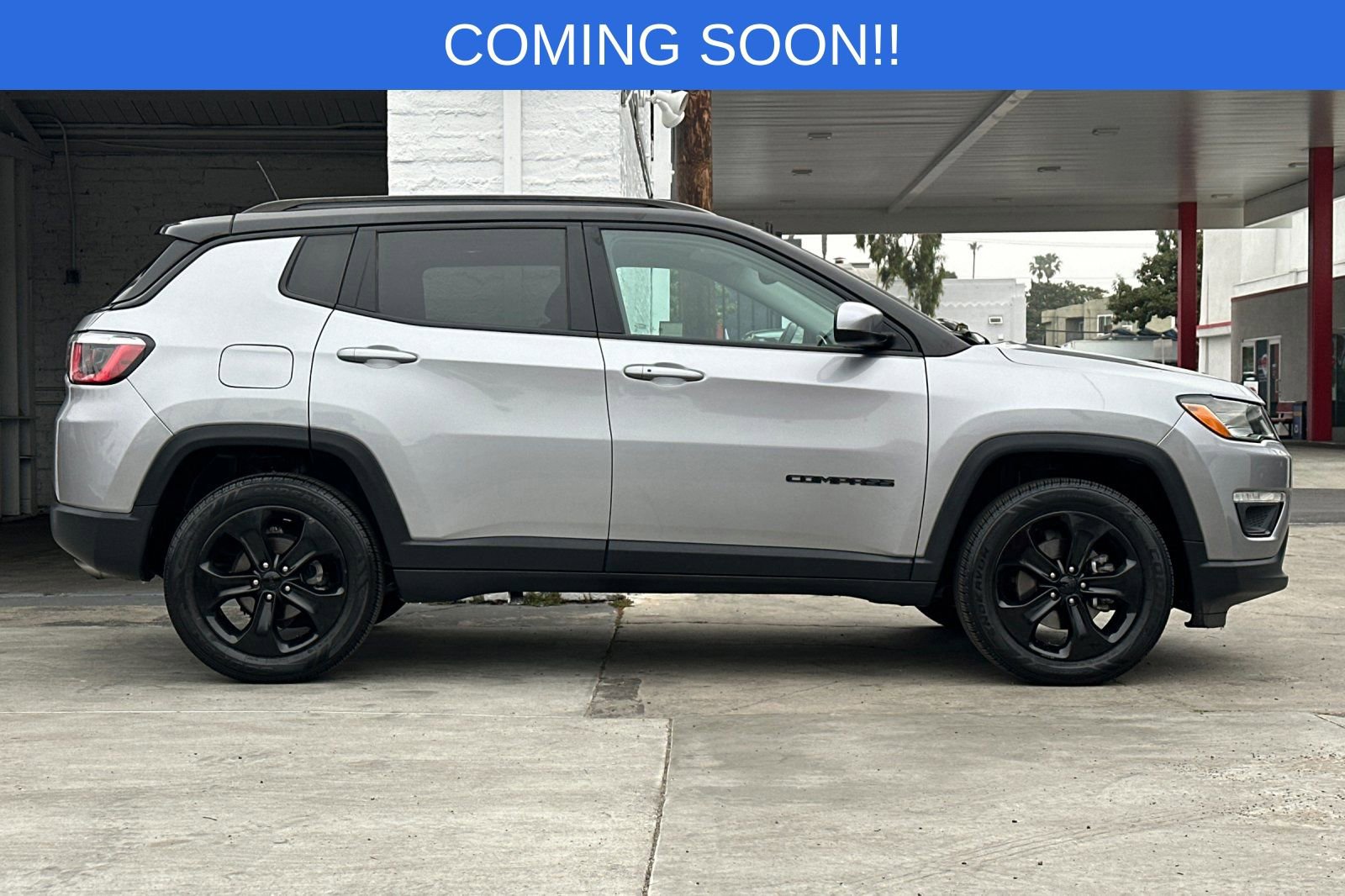 Used 2018 Jeep Compass Latitude w/ Popular Equipment Group AWD/4WD image 3