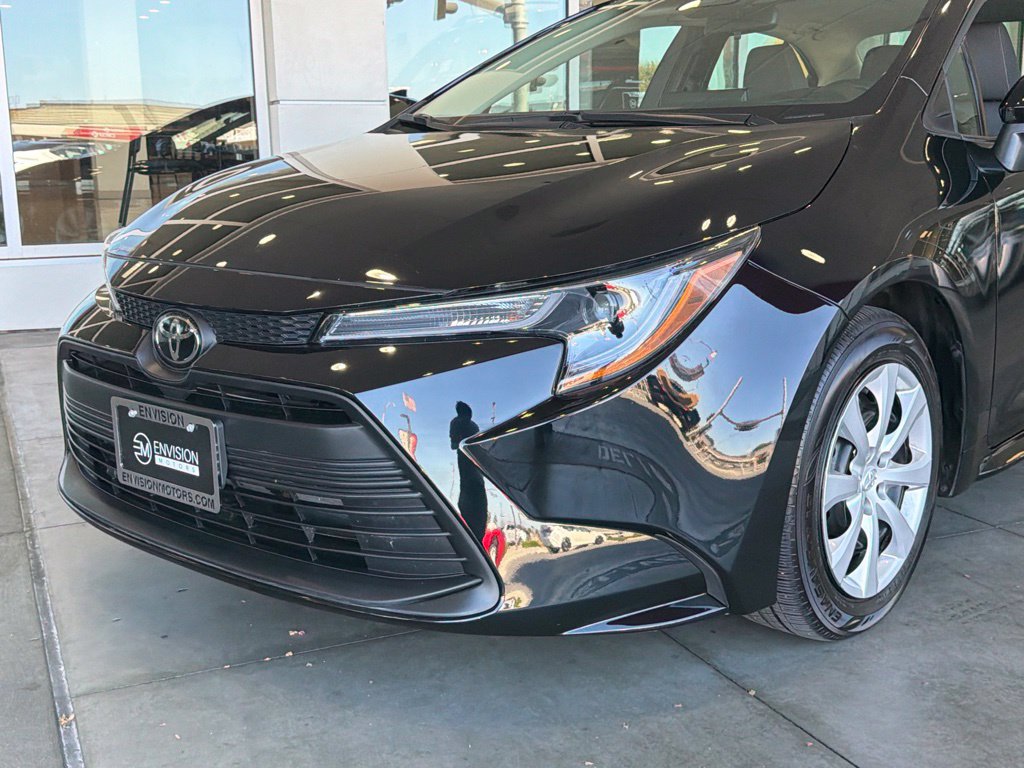 Certified 2025 Toyota Corolla LE FWD image 3