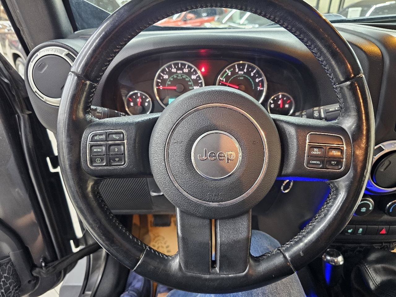 Used 2017 Jeep Wrangler Unlimited Sahara w/ Connectivity Group AWD/4WD image 29