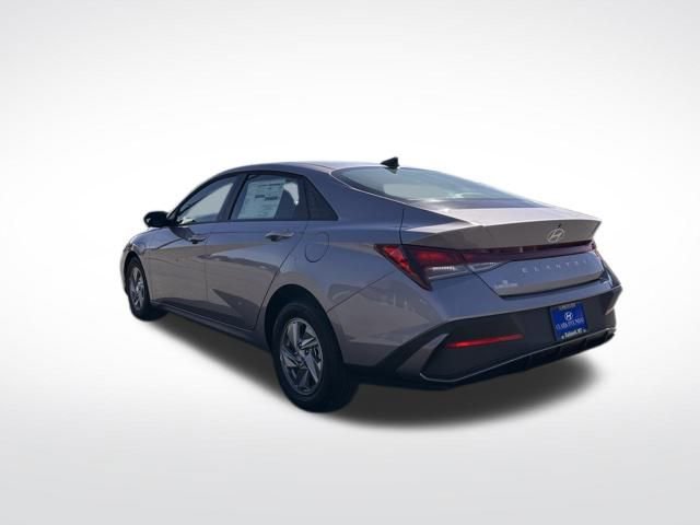 Used 2025 Hyundai Elantra SE FWD image 7