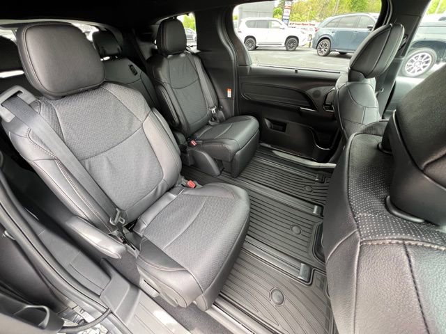 Used 2025 Toyota Sienna Limited AWD/4WD image 8