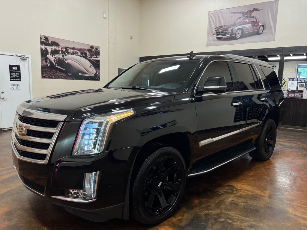 Used 2018 Cadillac Escalade Luxury RWD image 5