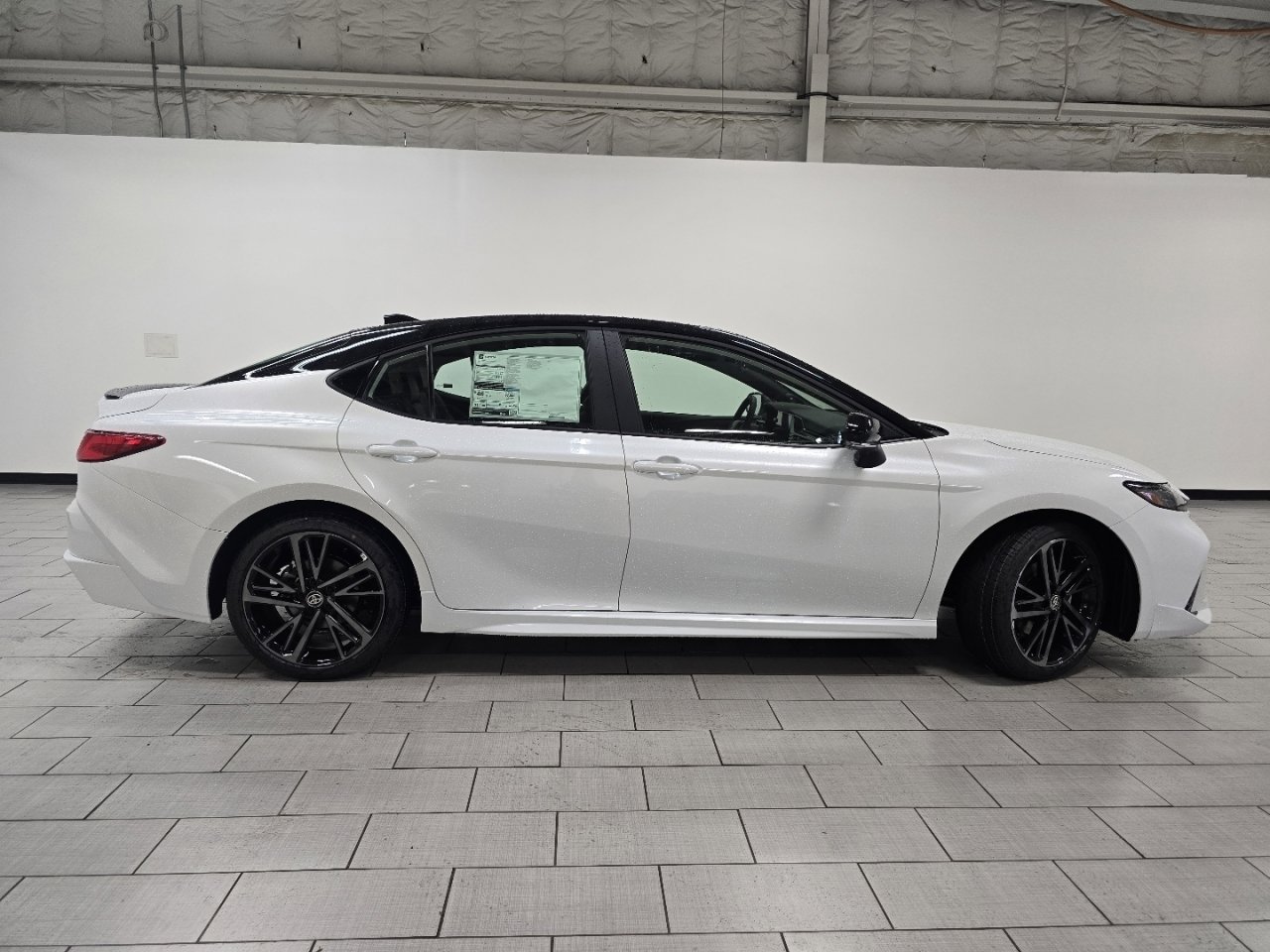 New 2026 Toyota Camry Hybrid FWD image 19