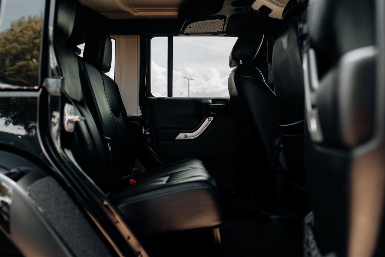 Used 2016 Jeep Wrangler Unlimited Rubicon image 45