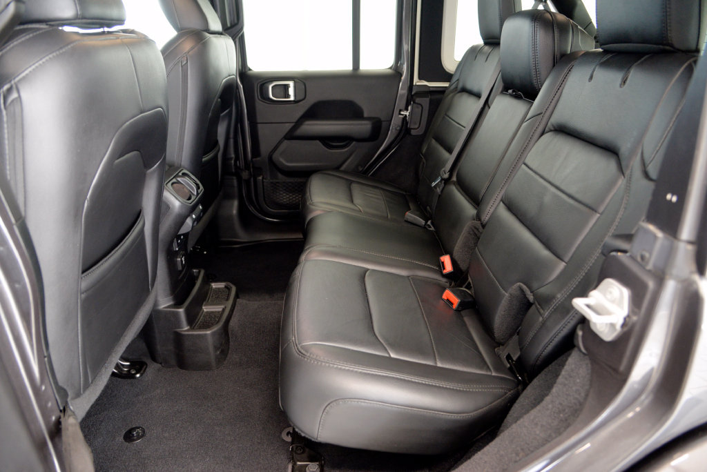 Used 2019 Jeep Wrangler Unlimited Sahara AWD/4WD image 28