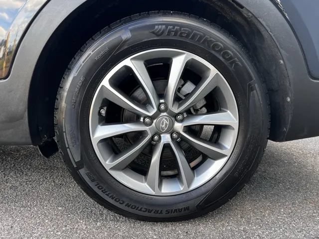 Used 2017 Hyundai Santa Fe SE AWD/4WD image 31