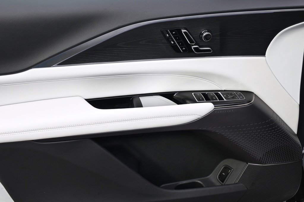 New 2025 Cadillac Lyriq Sport image 22